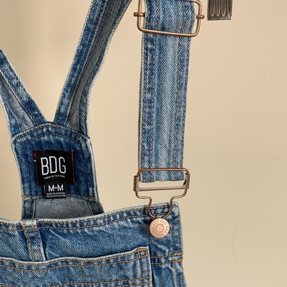 BDG Womens Light Blue Denim Overall Shorts size Medium - Picture 6 of 10